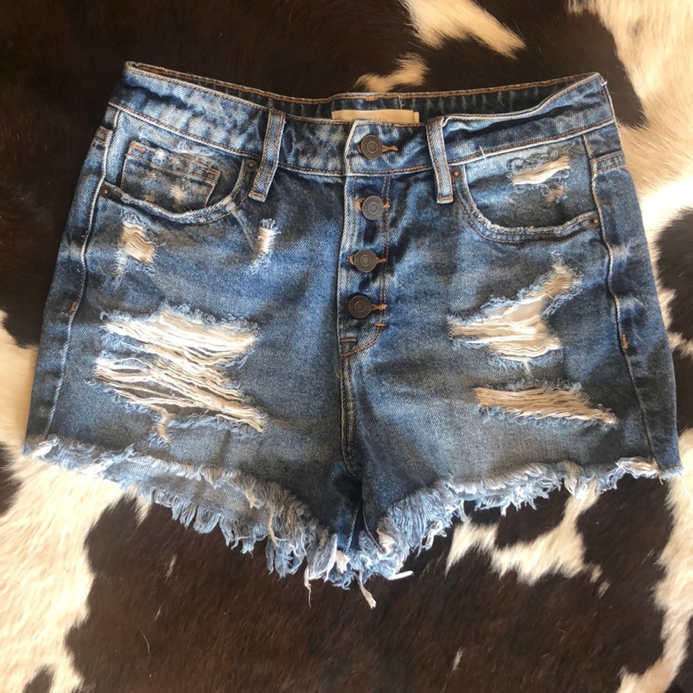 Never worn Hidden Jean Shorts. Size Small